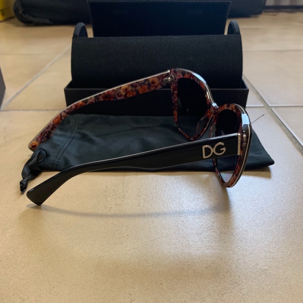 LIKE NEW DOLCE & GABBANA SUNGLASSES